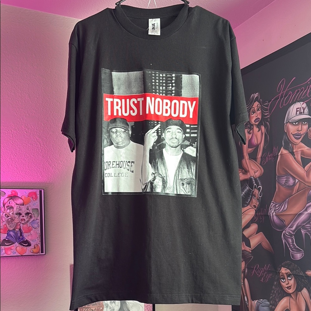 Red and Black Short Sleeve Tee with Retro Graphic - Picture 4 of 4
